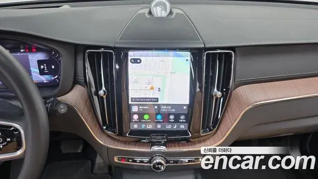 Volvo XC60 2023 — Photo 26/34