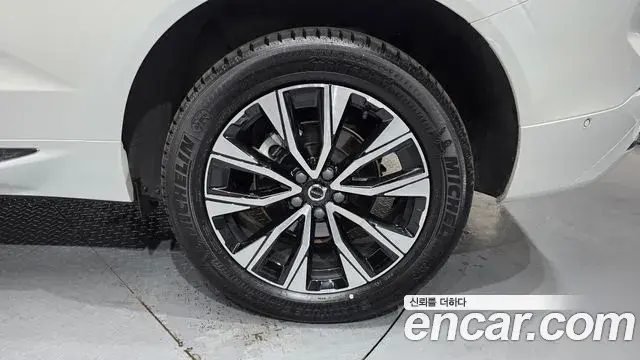 Volvo XC60 2023 — Photo 15/34
