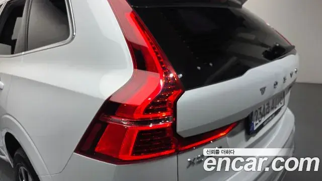 Volvo XC60 2023 — Photo 3/34