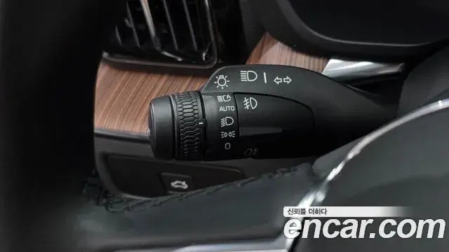Volvo XC60 2023 — Photo 5/34