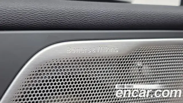 Volvo XC60 2023 — Photo 7/34
