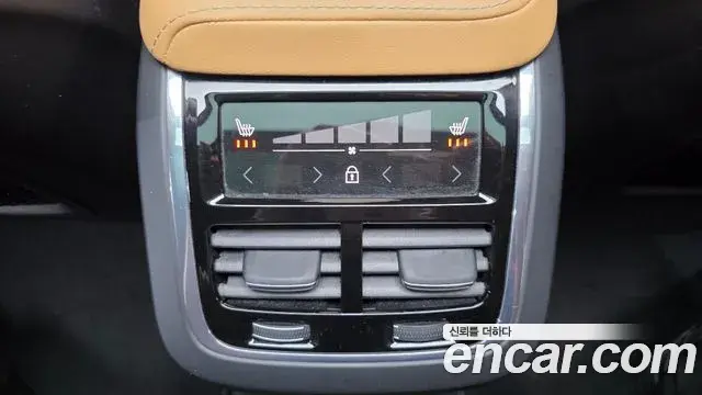 Volvo XC60 2023 — Photo 12/34