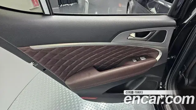 Genesis G70 2020 — Photo 17/35