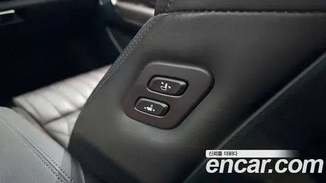 Genesis G70 2020 — Photo 23/35