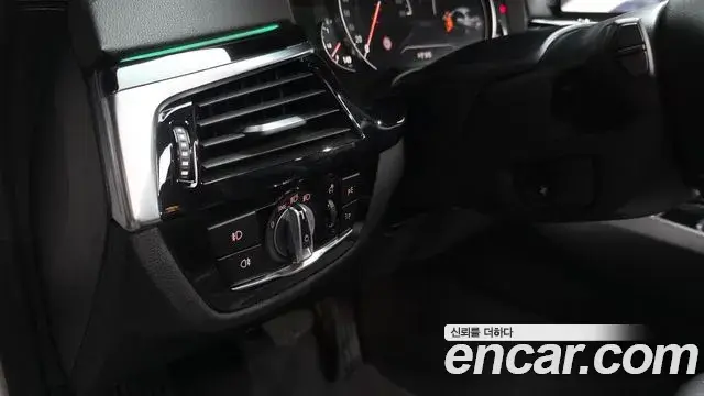 BMW 5 Series 2018 — ფოტო 5/37