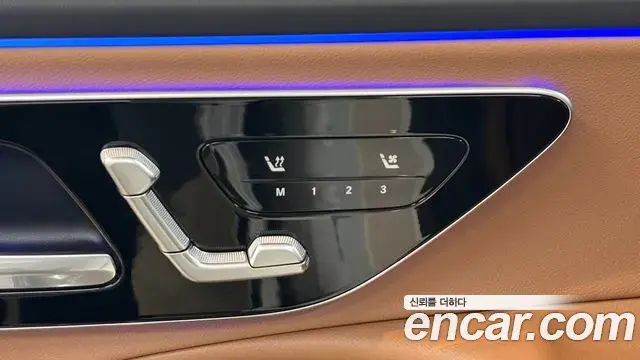 Mercedes-Benz E-Class 2025 — Photo 12/20