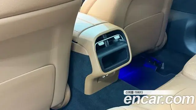 Mercedes-Benz E-Class 2025 — Photo 14/20