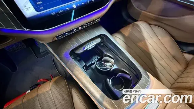 Mercedes-Benz E-Class 2025 — Photo 16/20