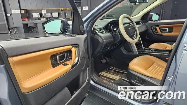 Land Rover Discovery Sport 2018 — Photo 9/32
