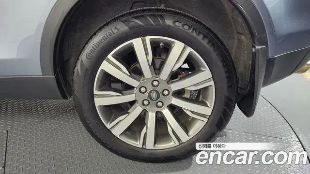 Land Rover Discovery Sport 2018 — Photo 19/32