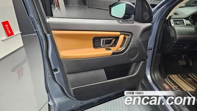 Land Rover Discovery Sport 2018 — Photo 7/32