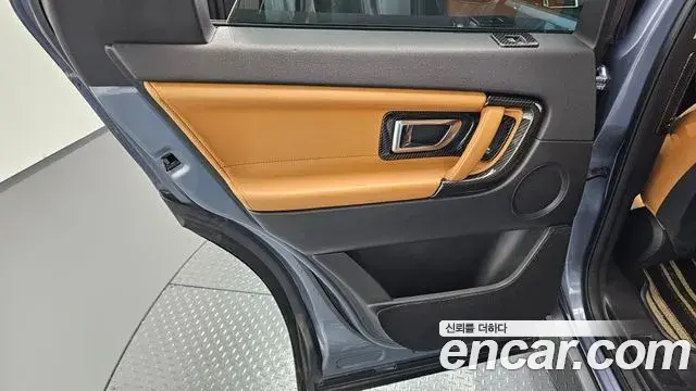 Land Rover Discovery Sport 2018 — Photo 20/32