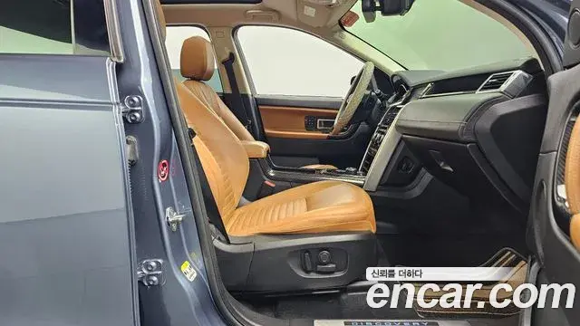 Land Rover Discovery Sport 2018 — Photo 2/32