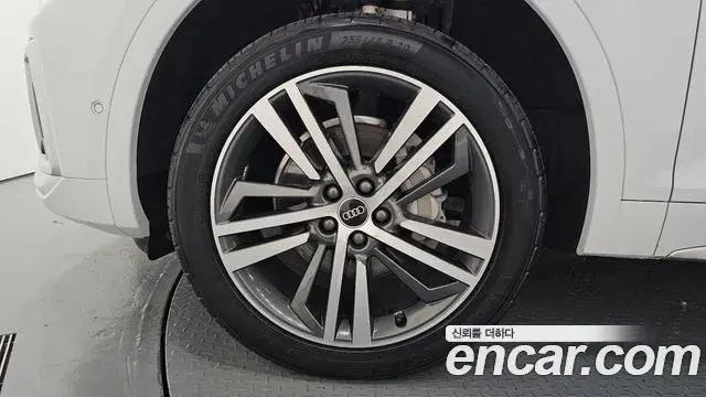 Audi Q5 2021 — Photo 25/35
