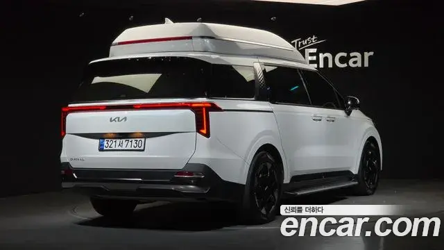 Kia Carnival 2024 — ფოტო 17/39