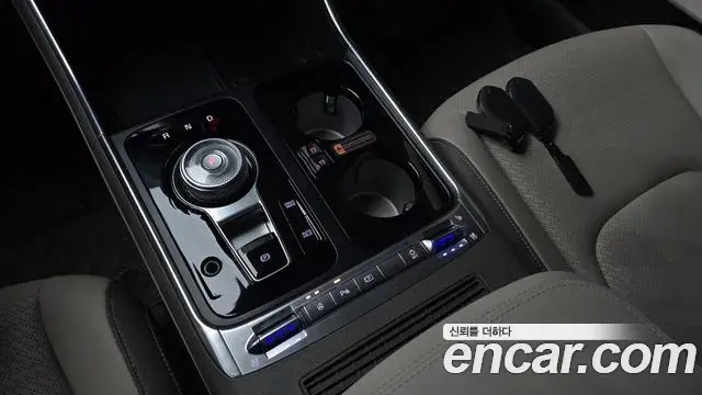 Kia Carnival 2024 — ფოტო 33/39