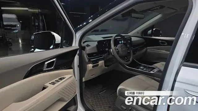 Kia Carnival 2024 — ფოტო 30/39