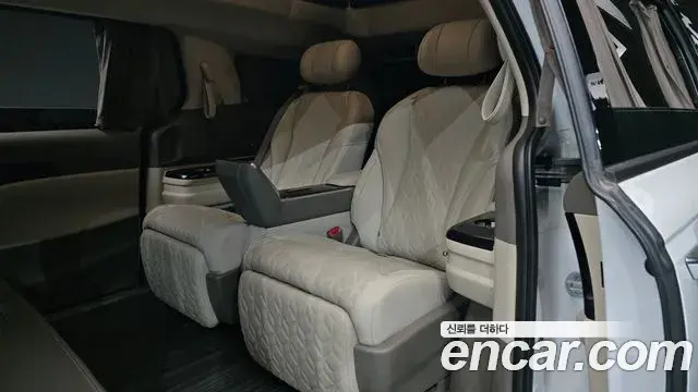 Kia Carnival 2024 — ფოტო 2/39