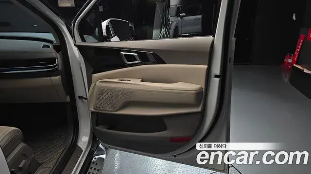 Kia Carnival 2024 — ფოტო 21/39
