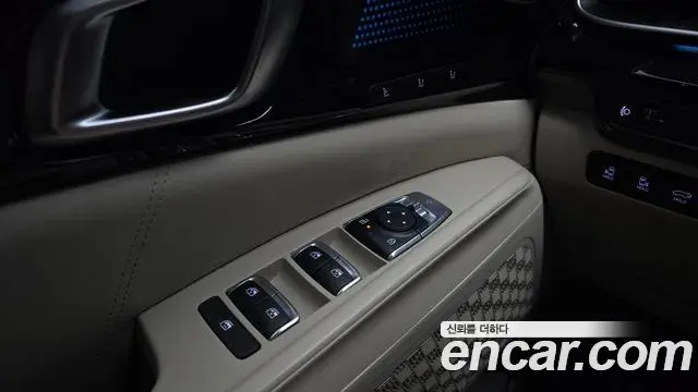 Kia Carnival 2024 — ფოტო 28/39