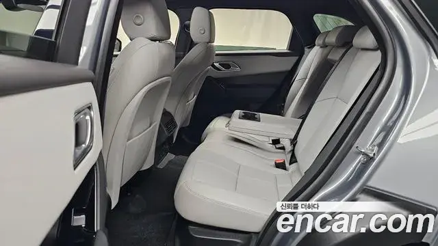 Land Rover Range Rover Velar 2025 — Şəkil 11/31