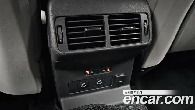 Land Rover Range Rover Velar 2025 — Şəkil 21/31