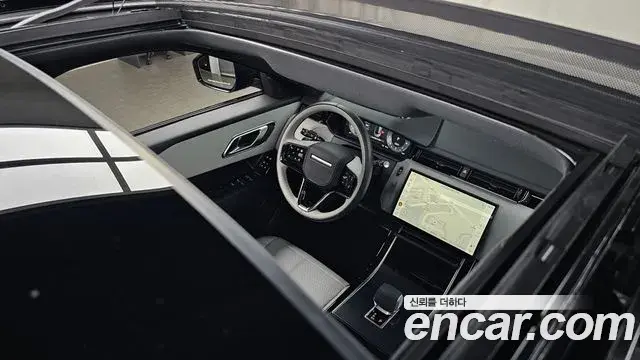 Land Rover Range Rover Velar 2025 — Şəkil 15/31