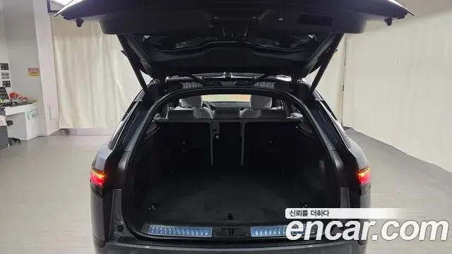 Land Rover Range Rover Velar 2025 — Şəkil 13/31