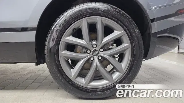 Land Rover Range Rover Velar 2025 — Şəkil 29/31