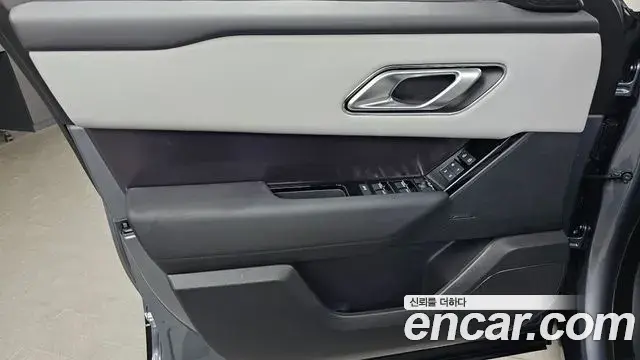 Land Rover Range Rover Velar 2025 — Şəkil 1/31