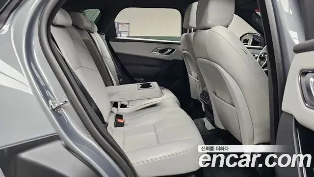 Land Rover Range Rover Velar 2025 — Şəkil 17/31