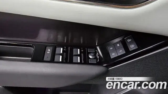 Land Rover Range Rover Velar 2025 — Şəkil 6/31