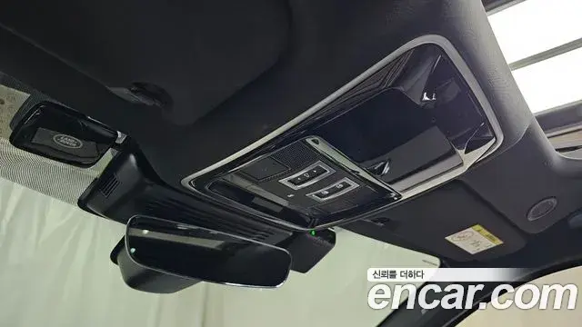 Land Rover Range Rover Velar 2025 — Şəkil 3/31