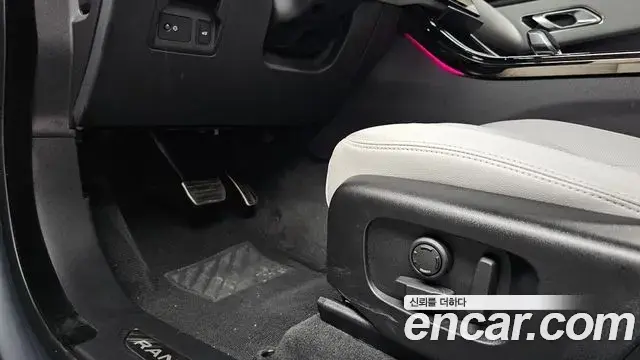 Land Rover Range Rover Velar 2025 — Şəkil 12/31