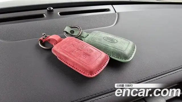 Land Rover Range Rover Velar 2025 — Şəkil 23/31