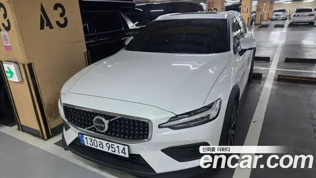 Volvo V60 Cross Country 2024 — ფოტო 1/3