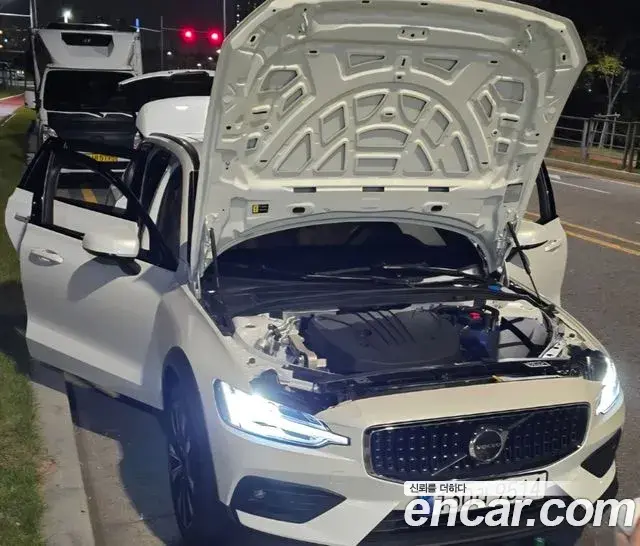 Volvo V60 Cross Country 2024 — ფოტო 3/3