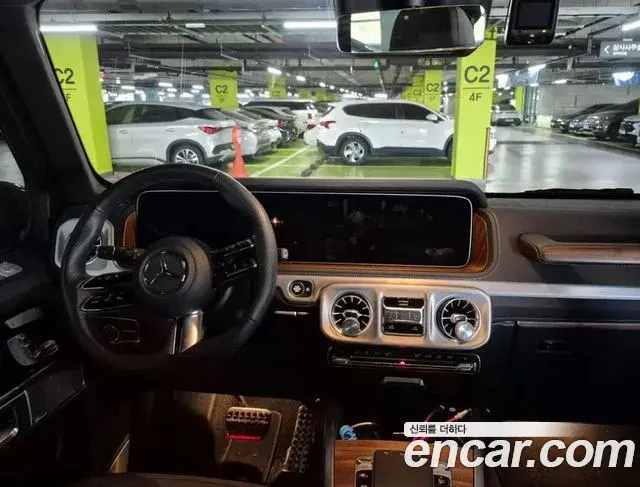 Mercedes-Benz G-Class 2025 — Photo 7/13