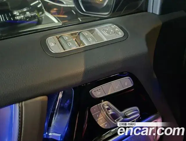 Mercedes-Benz G-Class 2025 — Photo 6/13