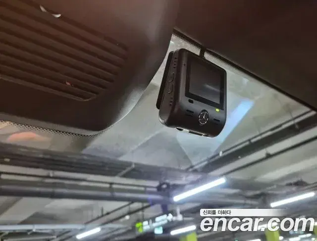 Mercedes-Benz G-Class 2025 — Photo 8/13