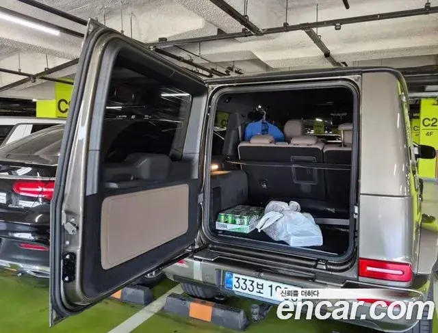 Mercedes-Benz G-Class 2025 — Photo 9/13