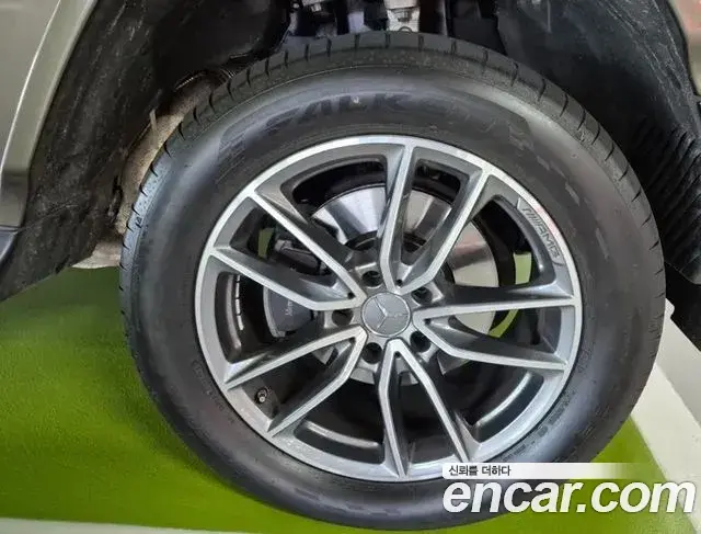 Mercedes-Benz G-Class 2025 — Photo 4/13