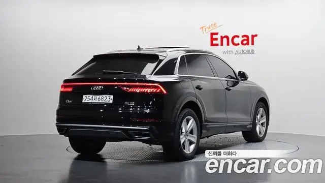Audi Q7 2020 — Photo 2/20
