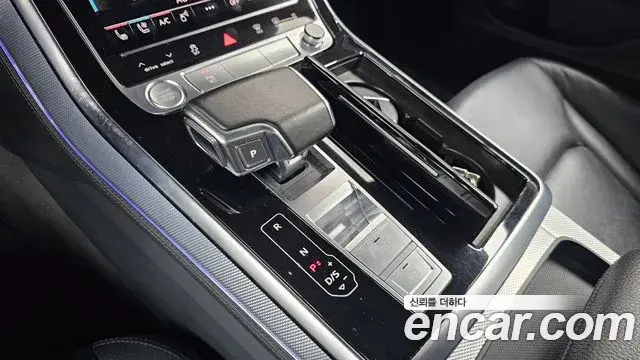 Audi Q7 2020 — Photo 9/20
