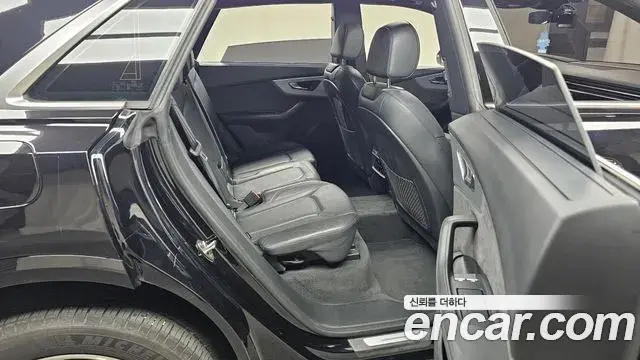 Audi Q7 2020 — Photo 11/20