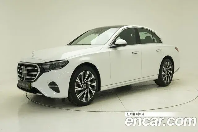 Mercedes-Benz E-Class 2025 — Photo 3/20