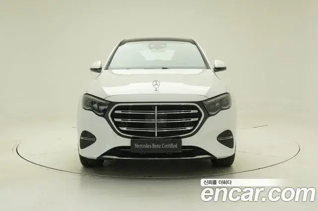 Mercedes-Benz E-Class 2025 — Photo 19/20