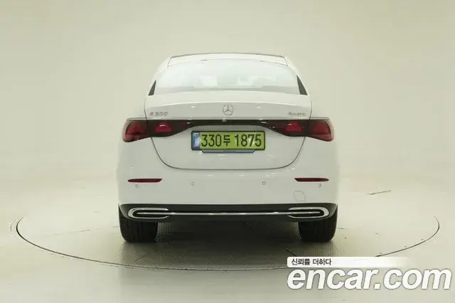 Mercedes-Benz E-Class 2025 — Photo 12/20