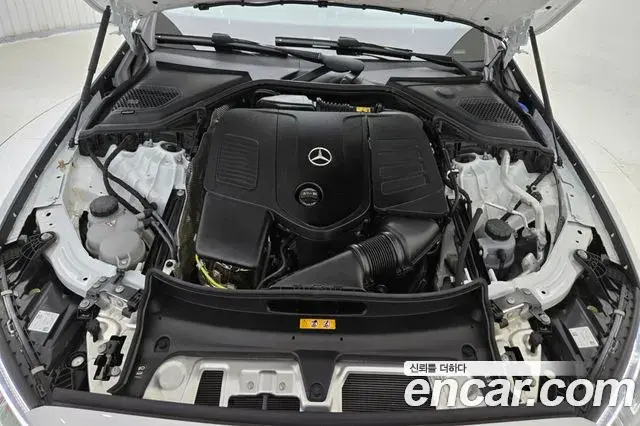 Mercedes-Benz E-Class 2025 — Photo 10/20