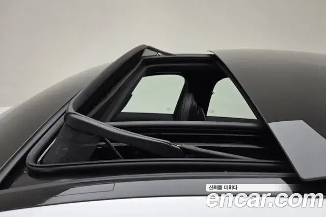 Mercedes-Benz E-Class 2025 — Photo 17/20